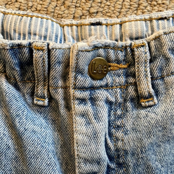Vintage Lee high waisted jean shorts - Picture 2 of 3